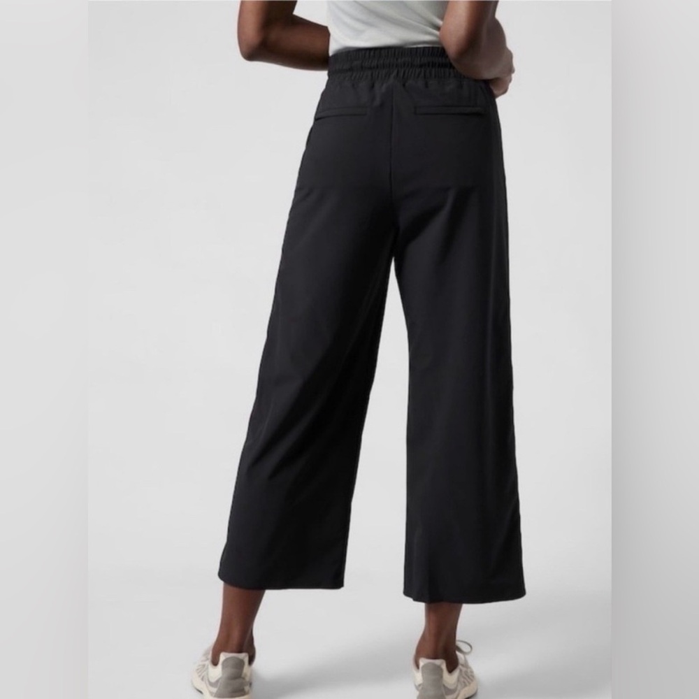 ATHELTA Avenue Wide Leg Crop Black Wide-Leg Women's Pants